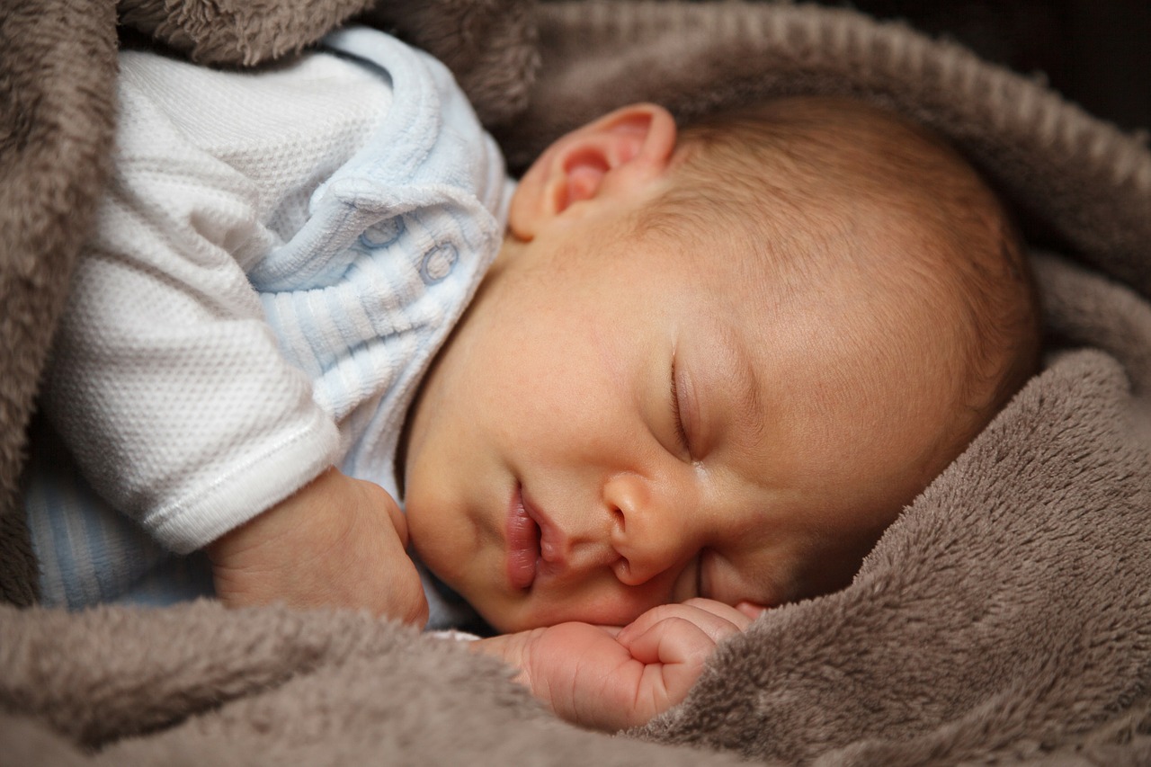 Как уложить спать  ребенка  от десяти месяцев до года
