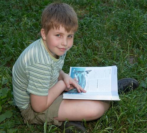 Мальчик с книгой